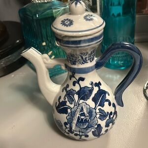 Blue and white bombay slender teapot